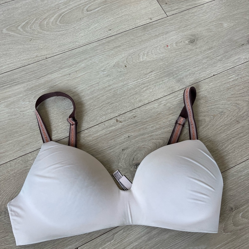 VICTORIAS SECRET T shirt lightly lined wireless bra- 34D
